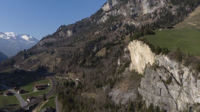 Un village suisse risque dix ans d’exil à cause d’un dépôt de munitions (vidéo) By Jack35 1-86