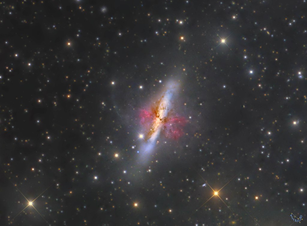 L’image du jour : Le super vent de M82 (vidéo) By Jack35 1-32