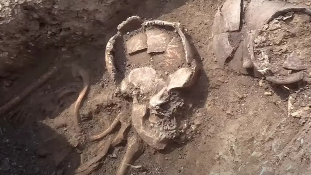 Des squelettes de Transylvanie retrouvés avec des récipients sur la tête utilisés comme offrandes dans l’au-delà (diaporama et vidéo) By Jack35 1-2
