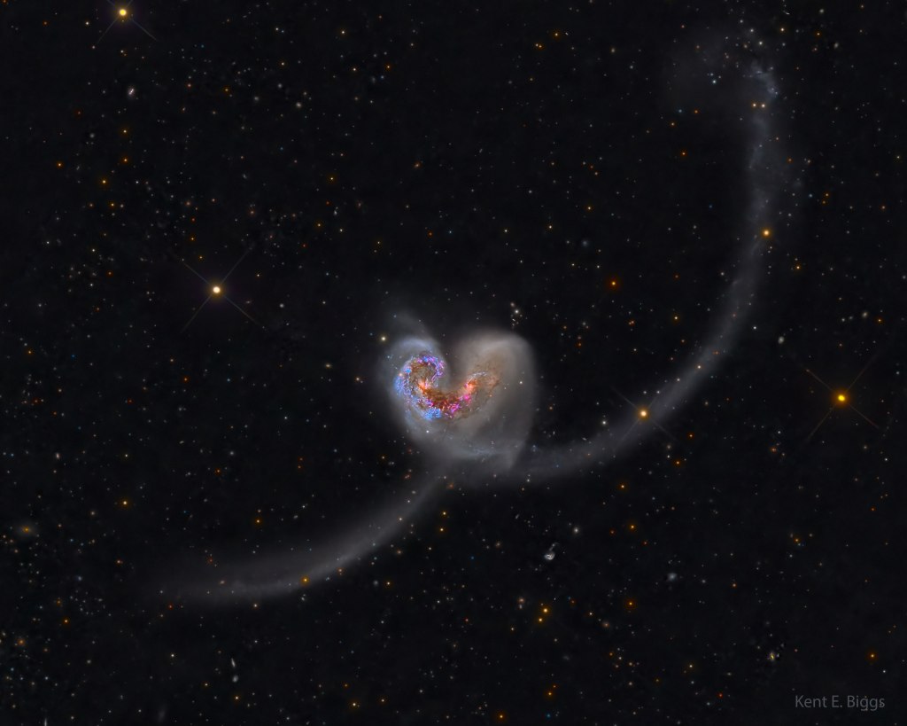 L’image du jour : Le cœur de la galaxie des Antennes (vidéo) By Jack35 1-24